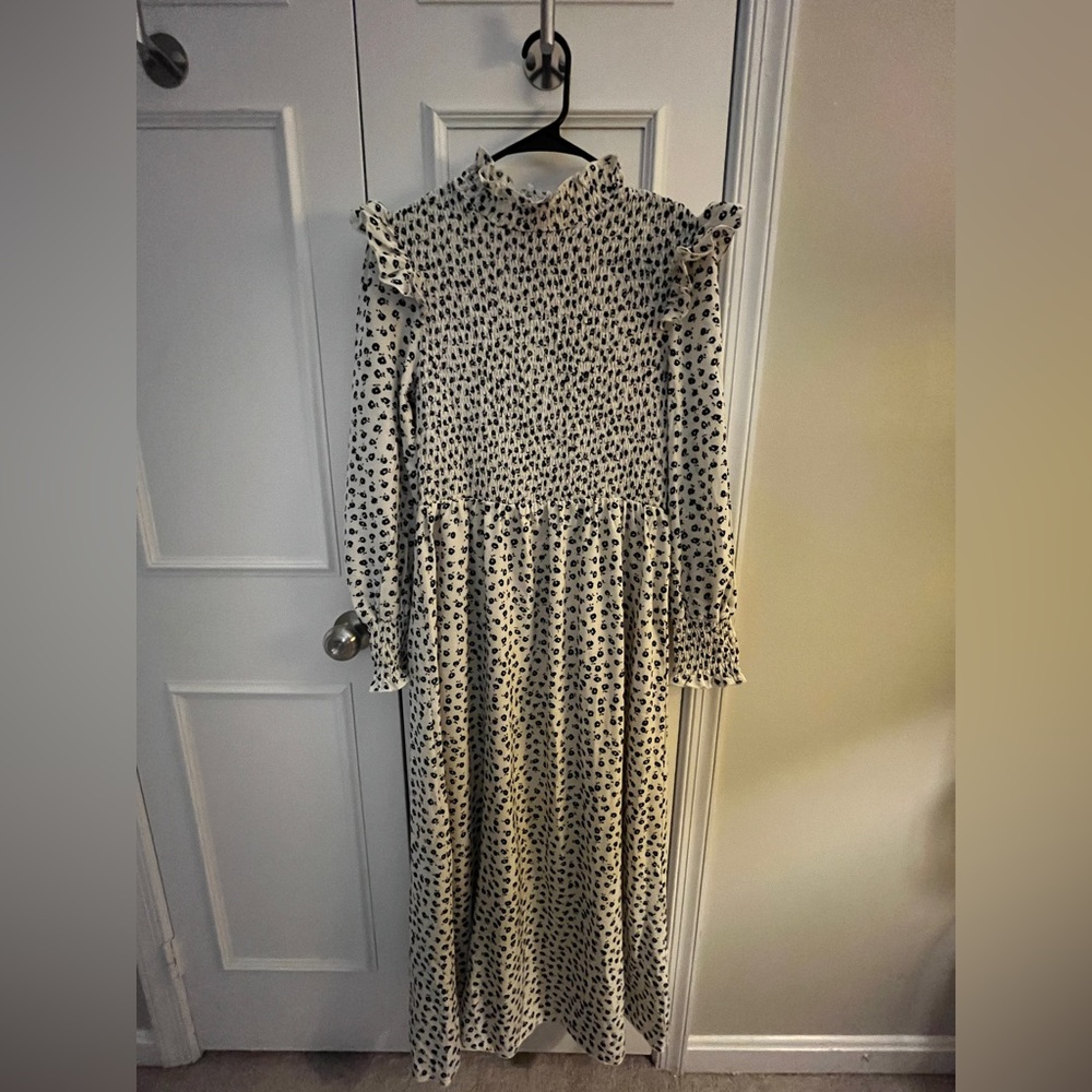 SHEIN Black and White Floral Smocked Dress